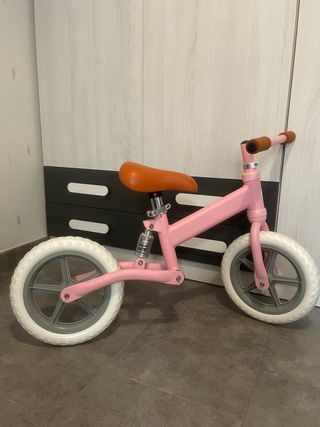 Bicicleta sin pedales rosa