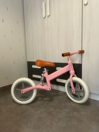 Bicicleta sin pedales rosa