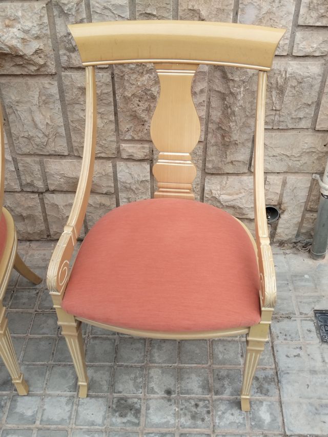 Due poltrone in stile provenzale  legno e tessuto