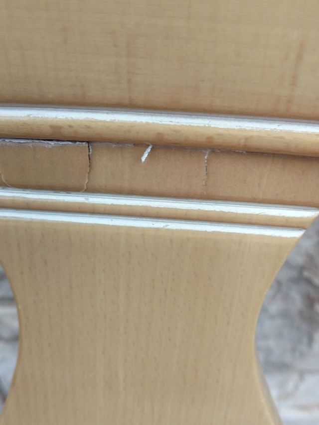 Due poltrone in stile provenzale  legno e tessuto