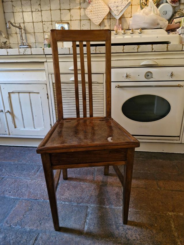 Sedia lustrascarpe in legno