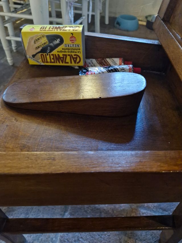 Sedia lustrascarpe in legno