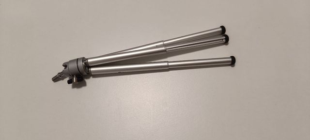 Mini trípode plateado marca Werlisa
