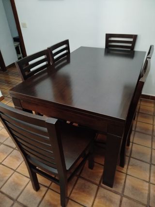 Mesa comedor extensible con 6 sillas madera oscura