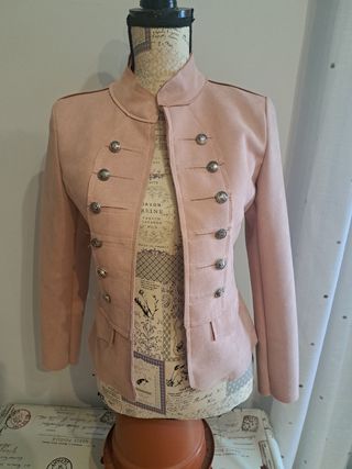 Chaqueta rosa militar