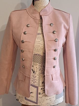 Chaqueta rosa militar
