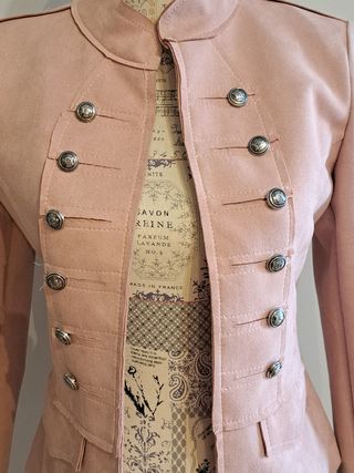 Chaqueta rosa militar