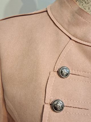 Chaqueta rosa militar