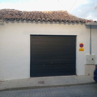 Alquiler . Pequeño Almacén o garaje.Con altillo 