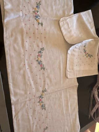 Lenzuolo vintage bimba ricamato