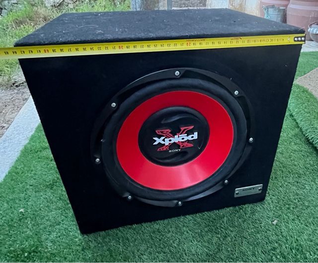 Subwoofer Sony Xplod Negro y Rojo
