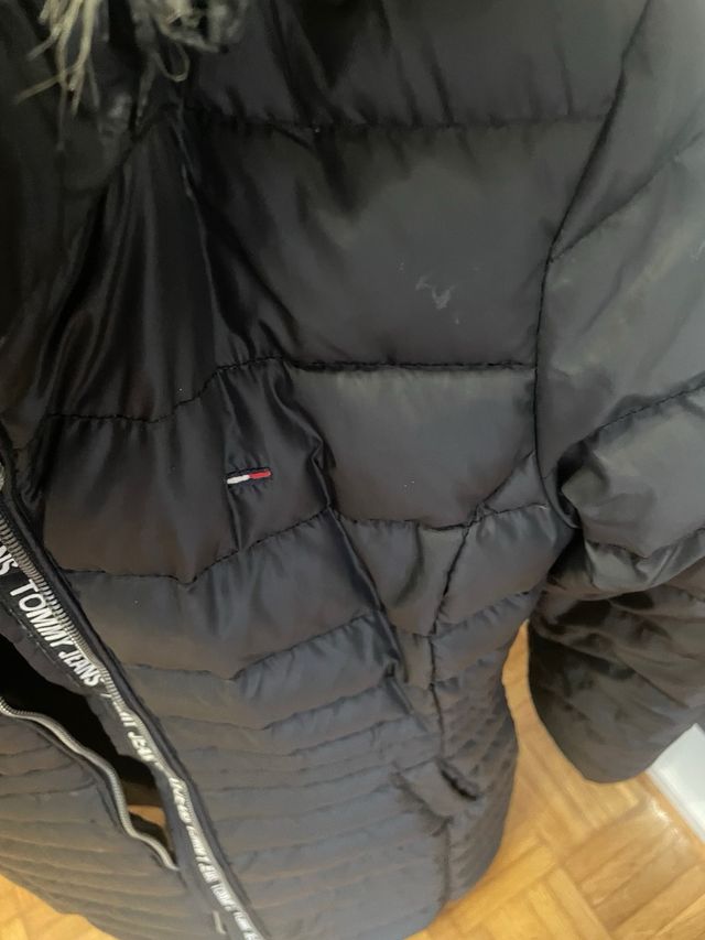 Plumífero Tommy Jeans Negro con Capucha