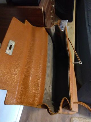 Bolso de piel marrón