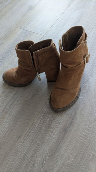 Botines de tacón marrones