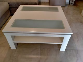 Mesa de centro baja blanca con almacenaje