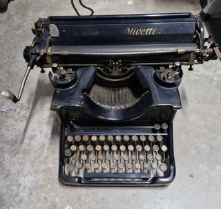 Máquina de escribir Olivetti años 30