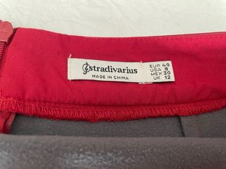 Minifalda roja Stradivarius Talla 40