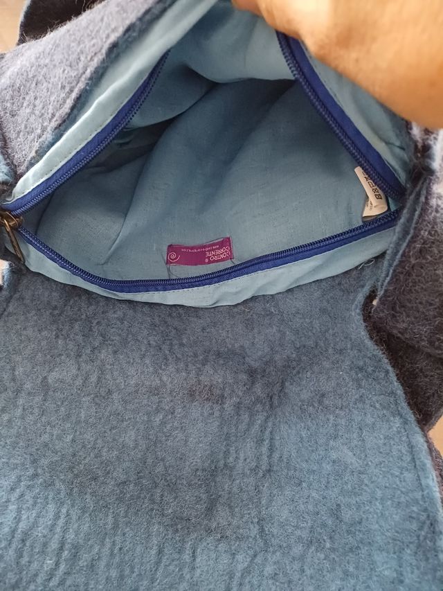 Borsa in feltro con cane e cuccia