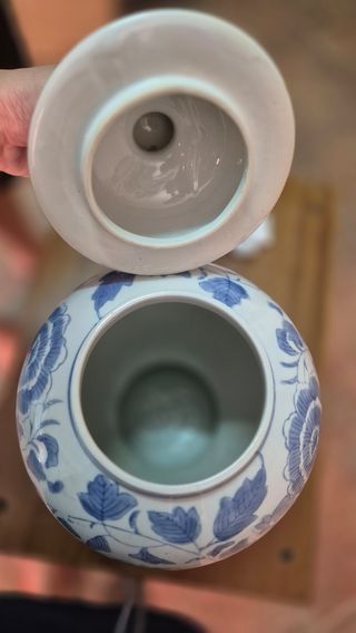 Vaso decorativo in porcellana blu e bianco