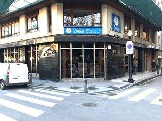 Local comercial en alquiler en Centro en Gijón