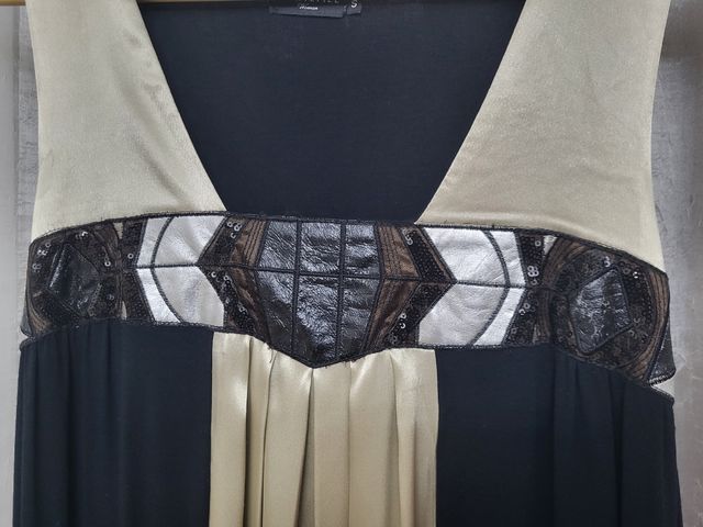 Vestido negro con detalles