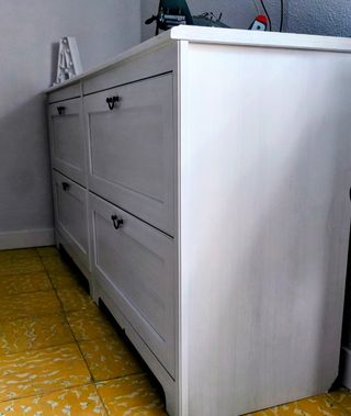 Cómoda blanca de madera. Recoger en Boquiñeni.