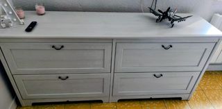 Cómoda blanca de madera. Recoger en Boquiñeni.