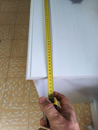Cómoda blanca de madera. Recoger en Boquiñeni.