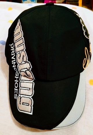 Gorra Mustang Negra y Gris