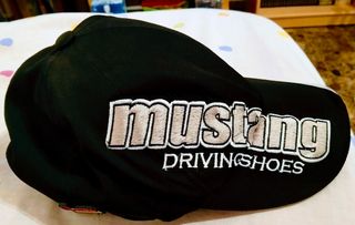Gorra Mustang Negra y Gris
