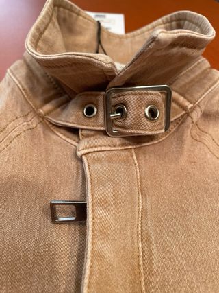 Cazadora vaquera beige súper original BERSHKA
