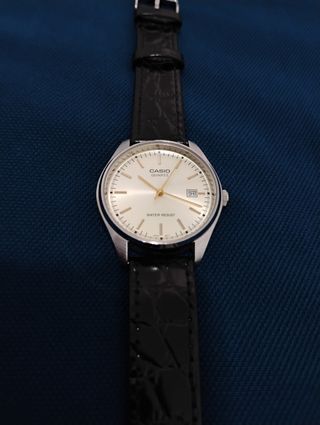 Reloj Casio Cuarzo. Correa de piel. 