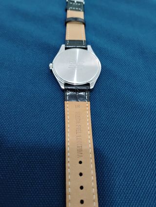 Reloj Casio Cuarzo. Correa de piel. 