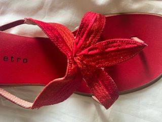 Sandalias rojas flor bordada T39