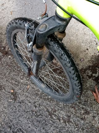 Bicicleta infantil amarilla