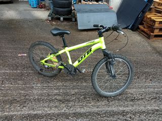 Bicicleta infantil amarilla