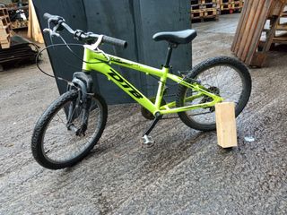 Bicicleta infantil amarilla