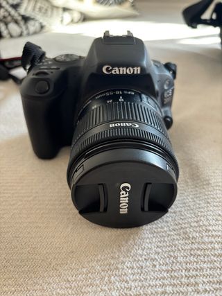 Cámara Canon EOS 200D Negra