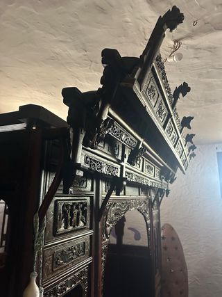 Cama Balinesa Antigua de Madera Tallada