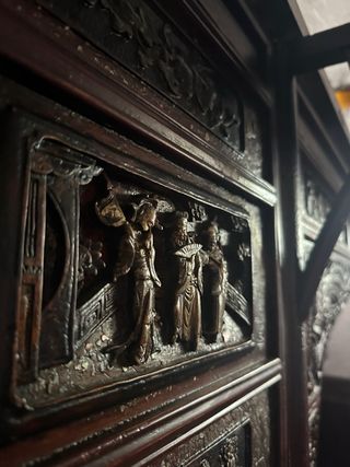 Cama Balinesa Antigua de Madera Tallada