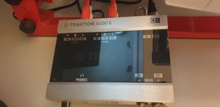 Traktor Scratch A6 - Interfaz de Audio DJ
