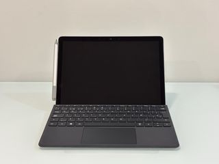 Microsoft Surface Go 2 con funda y lápiz oficiales