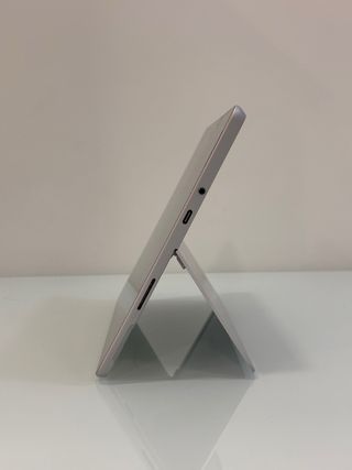 Microsoft Surface Go 2 con funda y lápiz oficiales
