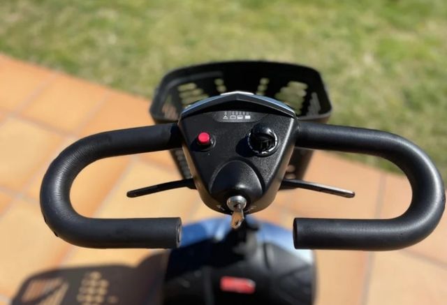 Silla movilidad minusválidos eléctrica