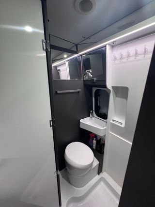 Mc louis menfis3 maxi 2.2 140cv  64.000km año 2022