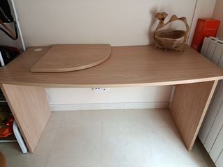 Mesa de escritorio de madera