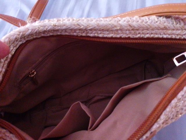 Bolso de paja beige y dorado