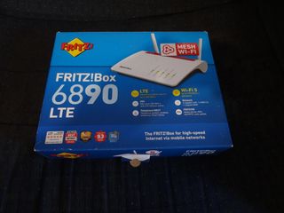 FRITZ!Box 6890 LTE Router con scatola