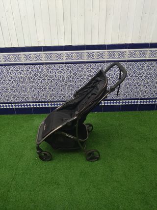 Cochecito BabyHome estirable y plegable.