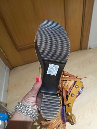 Sandalias de tacón con flecos